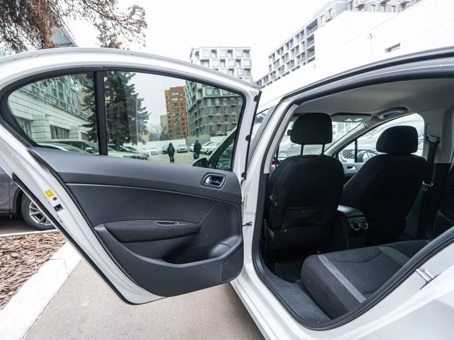 Peugeot 408 2012