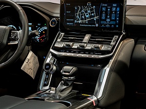 Toyota Land Cruiser 300 ZX (7 мест) 3.4 AT