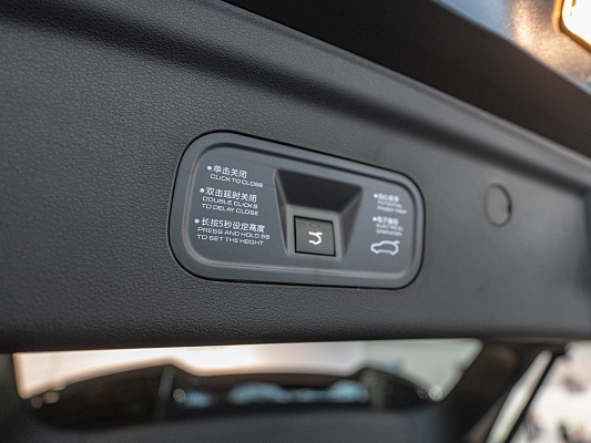 Dongfeng Huge Executive 1.5 AMT Black