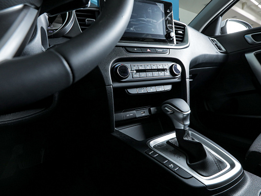 Kia Ceed SW White Luxe 1.6 AT