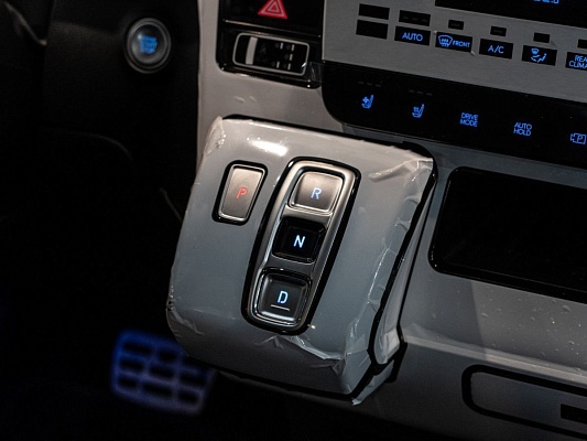 Hyundai Staria Premium 2.2d AT Black
